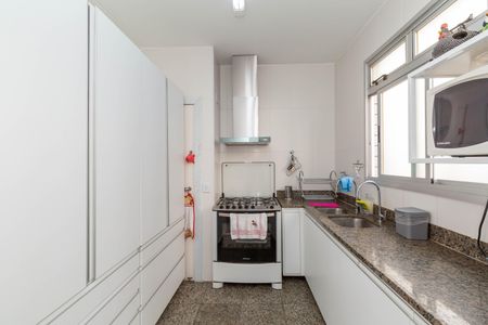 Apartamento à venda com 200m², 4 quartos e 2 vagasCozinha