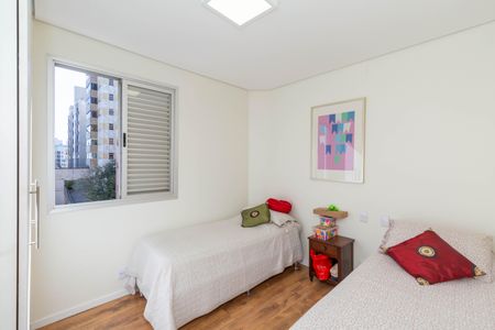 Apartamento à venda com 200m², 4 quartos e 2 vagasQuarto 2