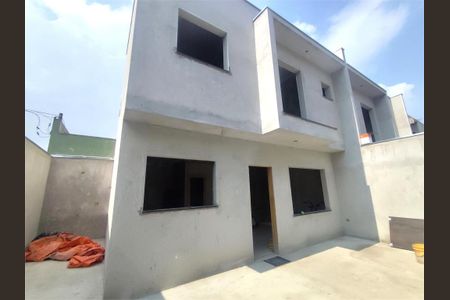 Casa à venda com 70m², 2 quartos e 2 vagas