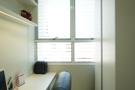 Casa à venda com 438m², 4 quartos e 6 vagasEscritório