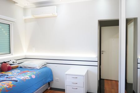 Casa à venda com 438m², 4 quartos e 6 vagasSuíte 2