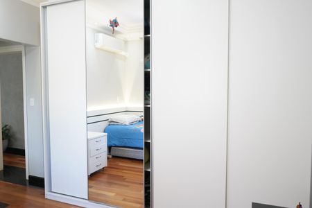 Casa à venda com 438m², 4 quartos e 6 vagasSuíte 2