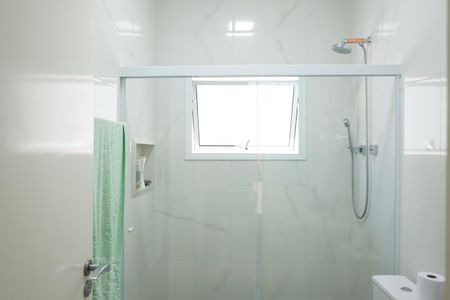 Casa à venda com 438m², 4 quartos e 6 vagasBanheiro da Suíte 2