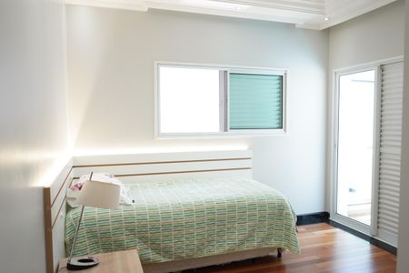 Casa à venda com 438m², 4 quartos e 6 vagasSuíte 4