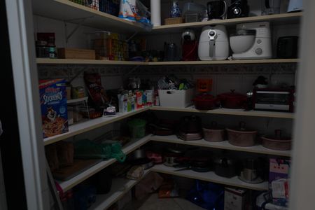 Casa à venda com 438m², 4 quartos e 6 vagasDespensa