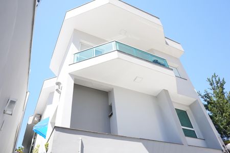 Casa à venda com 438m², 4 quartos e 6 vagasFachada