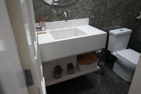 Casa à venda com 438m², 4 quartos e 6 vagasLavabo