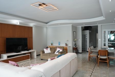 Casa à venda com 438m², 4 quartos e 6 vagasSala