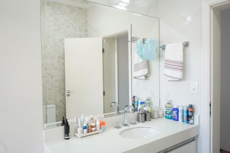 Casa à venda com 438m², 4 quartos e 6 vagasBanheiro da Suíte