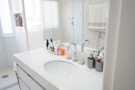 Casa à venda com 438m², 4 quartos e 6 vagasBanheiro da Suíte