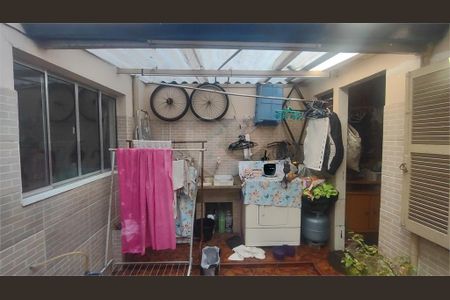 Casa à venda com 83m², 2 quartos e 1 vaga