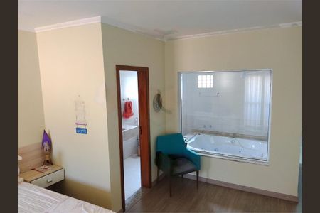 Casa à venda com 247m², 4 quartos e 4 vagas