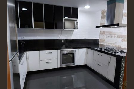 Casa à venda com 247m², 4 quartos e 4 vagas