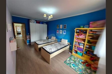 Casa à venda com 247m², 4 quartos e 4 vagas