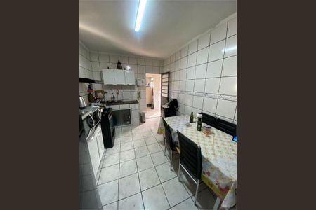 Casa à venda com 242m², 3 quartos e sem vaga