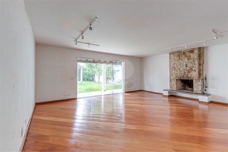 Casa à venda com 3 quartos, 319m² em Jardim Petropolis, São Paulo