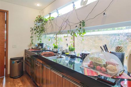 Casa à venda com 450m², 6 quartos e 4 vagas