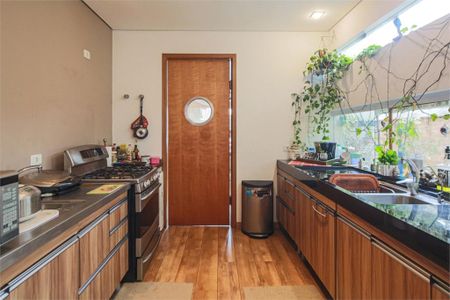 Casa à venda com 450m², 6 quartos e 4 vagas