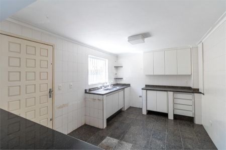 Casa à venda com 142m², 4 quartos e 2 vagas