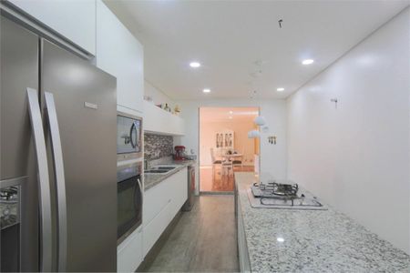 Casa à venda com 395m², 5 quartos e 4 vagas