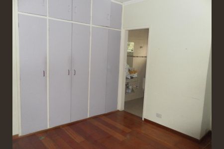 Casa à venda com 255m², 4 quartos e 2 vagas