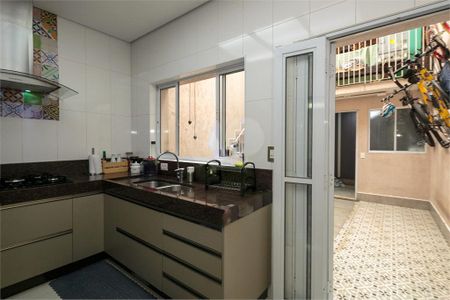 Casa à venda com 108m², 2 quartos e 2 vagas