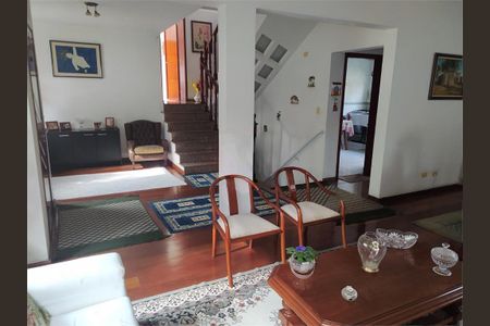 Casa à venda com 261m², 4 quartos e 5 vagas