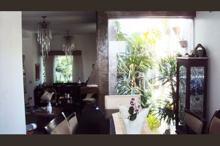 Casa à venda com 250m², 3 quartos e 4 vagas
