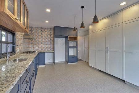 Casa à venda com 211m², 3 quartos e 2 vagas