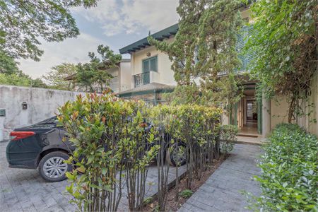 Casa à venda com 261m², 3 quartos e 3 vagas