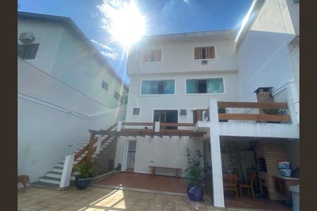 Casa à venda com 255m², 3 quartos e 5 vagas