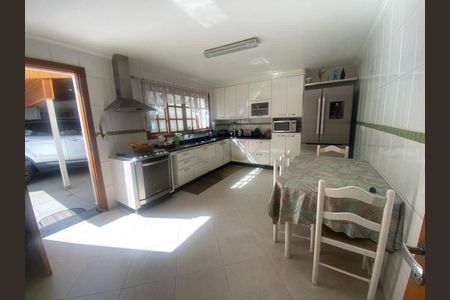 Casa à venda com 255m², 3 quartos e 5 vagas
