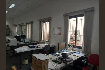 Casa à venda com 243m², 1 quarto e 8 vagas