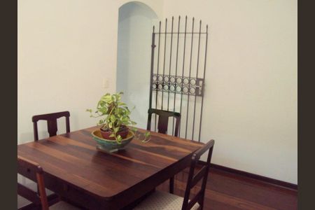 Casa à venda com 196m², 3 quartos e 3 vagas