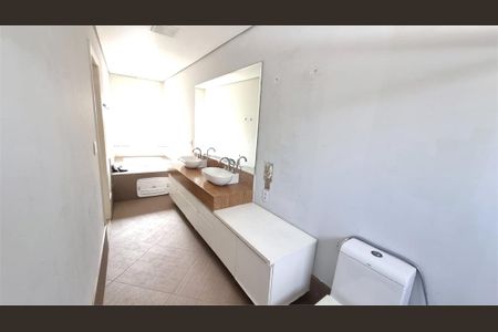 Casa à venda com 240m², 3 quartos e 2 vagas