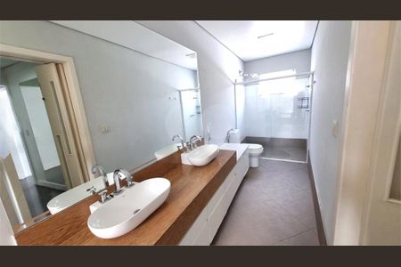 Casa à venda com 240m², 3 quartos e 2 vagas