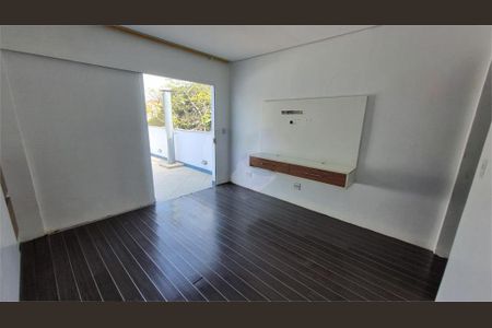 Casa à venda com 240m², 3 quartos e 2 vagas