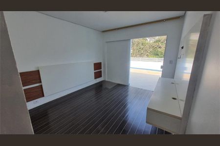 Casa à venda com 240m², 3 quartos e 2 vagas