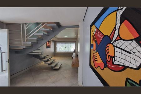 Casa à venda com 240m², 3 quartos e 2 vagas