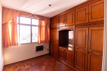 Apartamento à venda com 220m², 4 quartos e 2 vagas Apartamento à venda com 220m², 4 quartos e 2 vagasQuarto 2