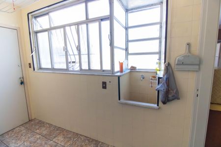 Apartamento à venda com 220m², 4 quartos e 2 vagas Apartamento à venda com 220m², 4 quartos e 2 vagasÁrea de Serviço