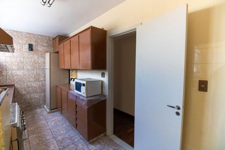 Apartamento à venda com 220m², 4 quartos e 2 vagas Apartamento à venda com 220m², 4 quartos e 2 vagasCozinha