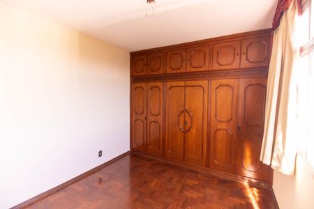 Apartamento à venda com 220m², 4 quartos e 2 vagas Apartamento à venda com 220m², 4 quartos e 2 vagasSuíte
