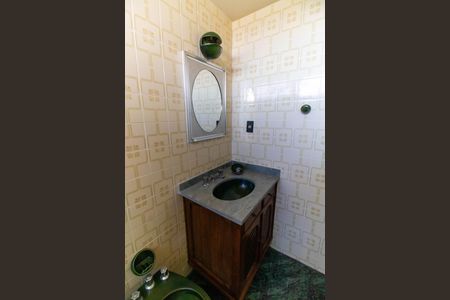 Apartamento à venda com 220m², 4 quartos e 2 vagas Apartamento à venda com 220m², 4 quartos e 2 vagasBanheiro da Suíte