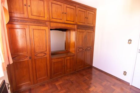Apartamento à venda com 220m², 4 quartos e 2 vagas Apartamento à venda com 220m², 4 quartos e 2 vagasQuarto 2
