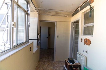 Apartamento à venda com 220m², 4 quartos e 2 vagas Apartamento à venda com 220m², 4 quartos e 2 vagasÁrea de Serviço