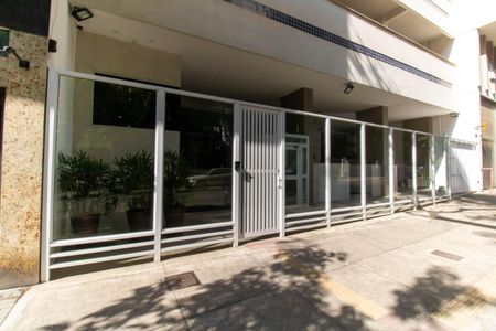 Apartamento à venda com 220m², 4 quartos e 2 vagas Apartamento à venda com 220m², 4 quartos e 2 vagasFachada
