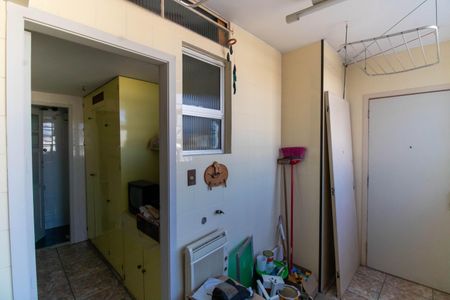 Apartamento à venda com 220m², 4 quartos e 2 vagas Apartamento à venda com 220m², 4 quartos e 2 vagasÁrea de Serviço