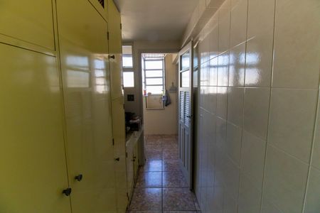 Apartamento à venda com 220m², 4 quartos e 2 vagas Apartamento à venda com 220m², 4 quartos e 2 vagasQuarto de Serviço