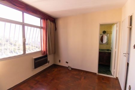 Apartamento à venda com 220m², 4 quartos e 2 vagas Apartamento à venda com 220m², 4 quartos e 2 vagasSuíte
